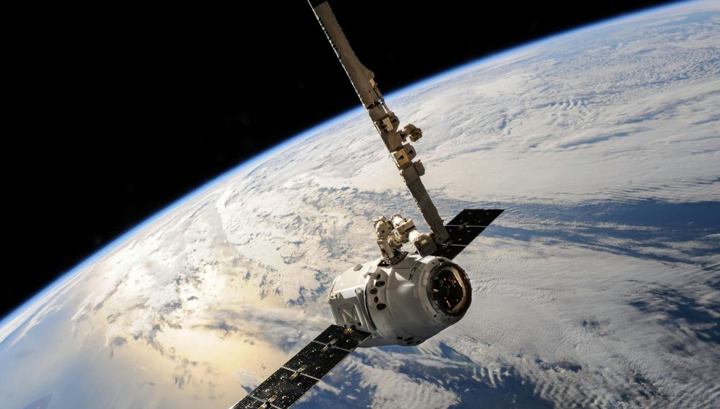 pexels-spacex-586056