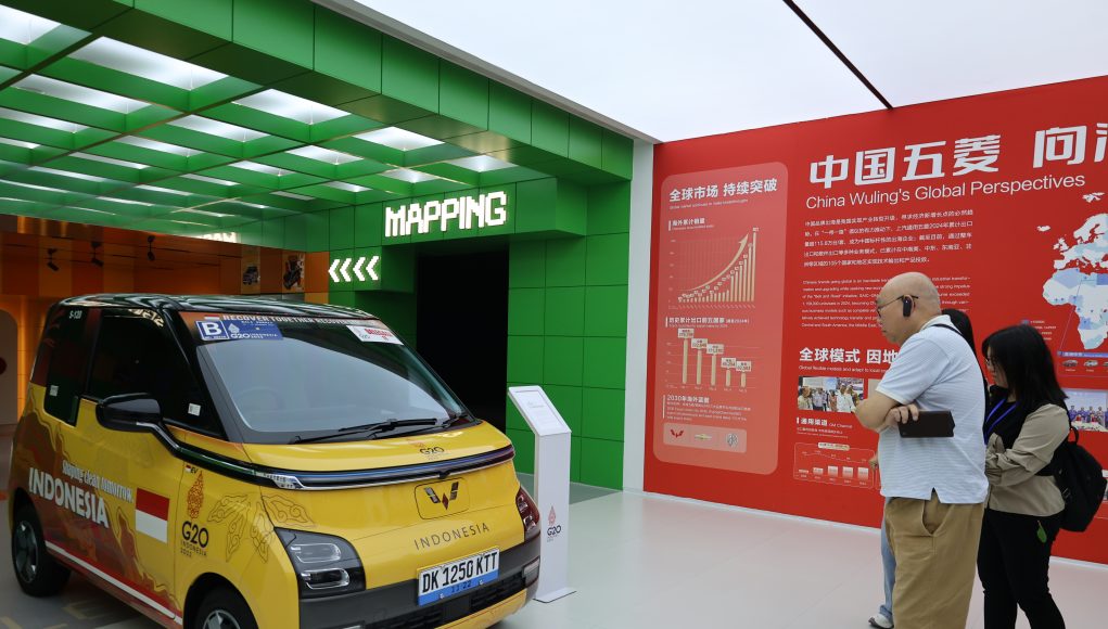 wuling car